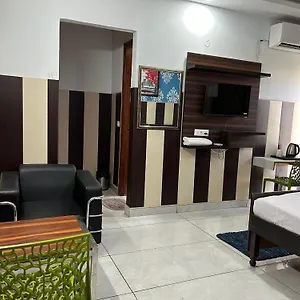 **** Hotel Tanvi Premium Residency-close To Artemis, Medanta & Fortis India
